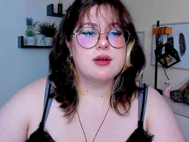 OpheliaLush webcam