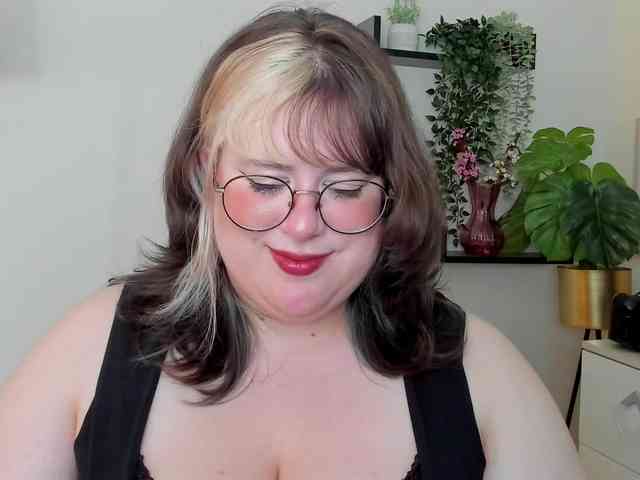 OpheliaLush webcam