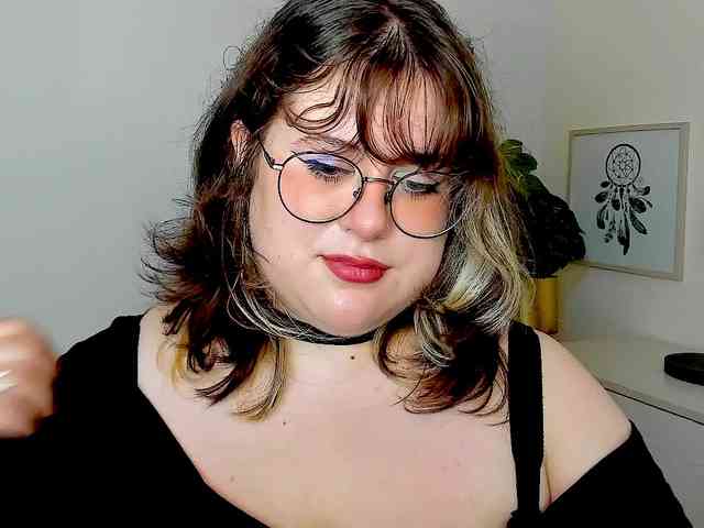 OpheliaLush webcam