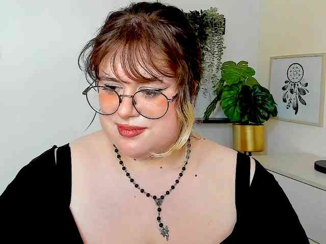 OpheliaLush webcam