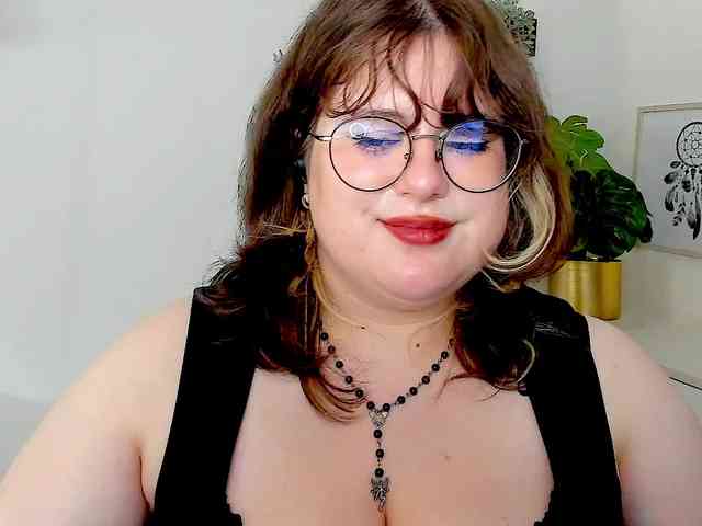 OpheliaLush webcam