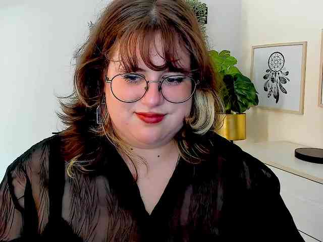 OpheliaLush webcam