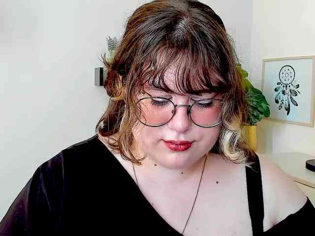 OpheliaLush webcam