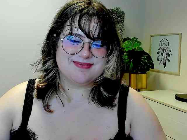 OpheliaLush webcam