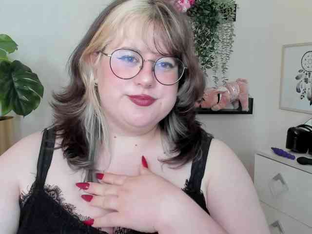OpheliaLush webcam