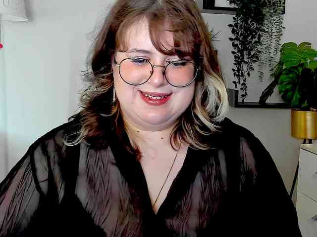OpheliaLush webcam