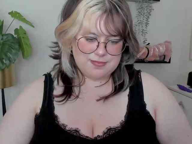 OpheliaLush webcam