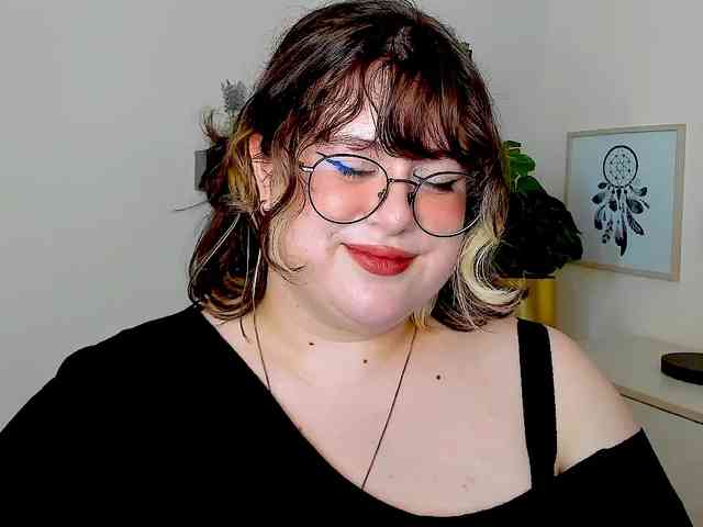 OpheliaLush webcam