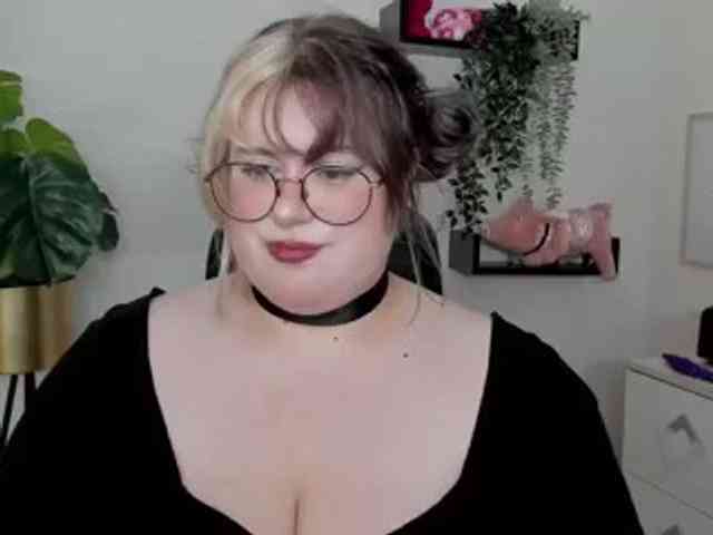 OpheliaLush webcam