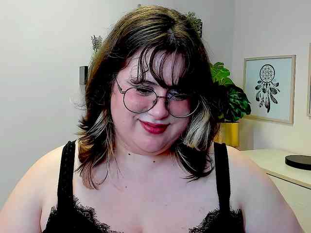 OpheliaLush webcam