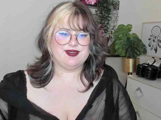 OpheliaLush webcam