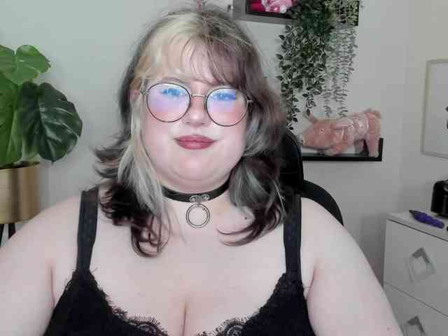 OpheliaLush webcam