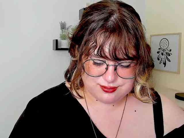 OpheliaLush webcam