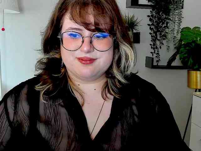OpheliaLush webcam