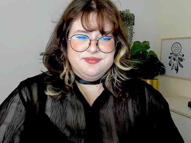 OpheliaLush webcam