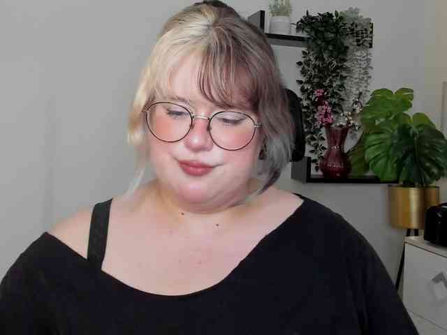 OpheliaLush webcam