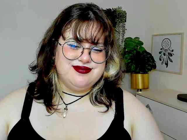 OpheliaLush Live Webcam on BongaCams