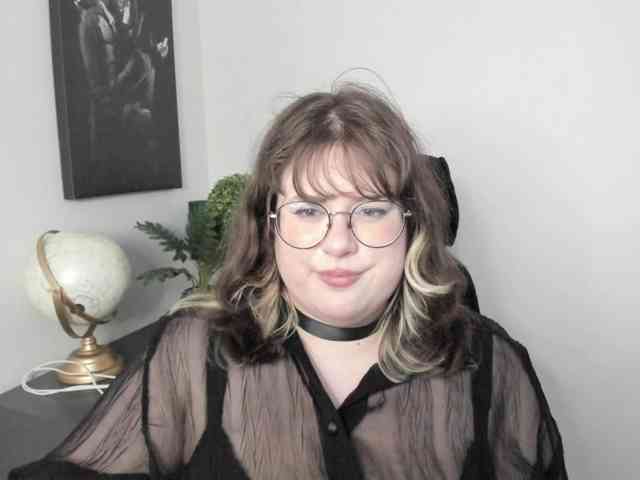 OpheliaLush webcam