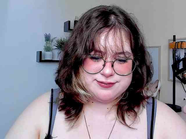 OpheliaLush webcam