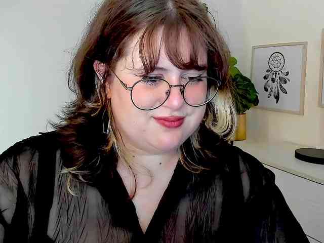 OpheliaLush webcam