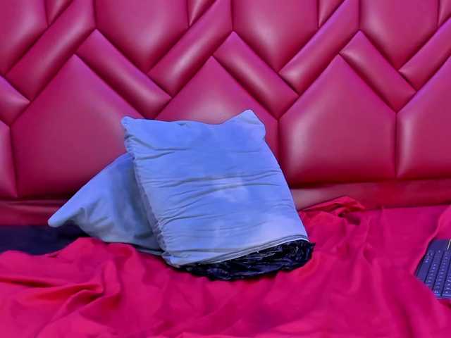 NicoleOwens live webcam show