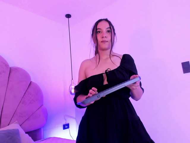 alisonmml live cam on BongaCams