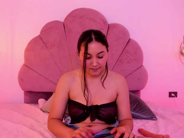 alisonmml live cam on BongaCams
