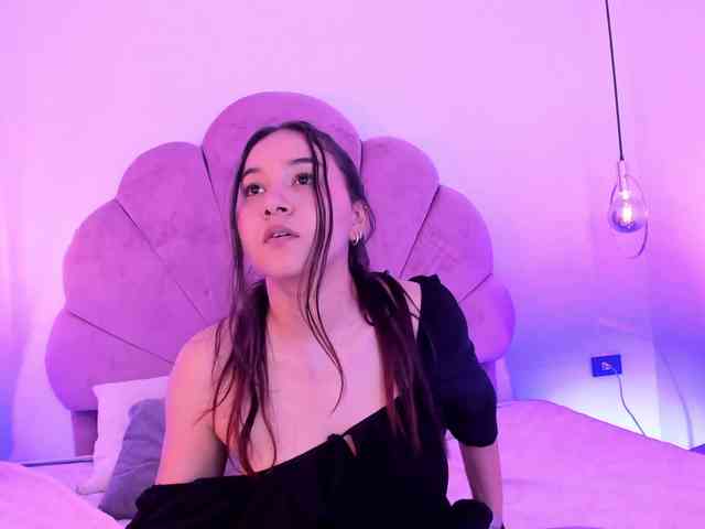 alisonmml Live Webcam on BongaCams