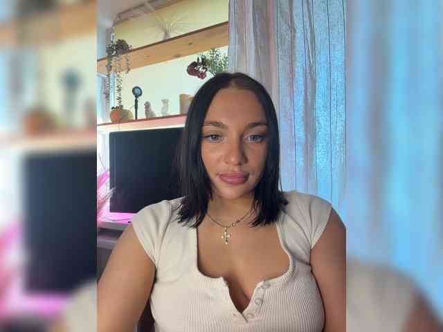 AlexaHotty1 webcam