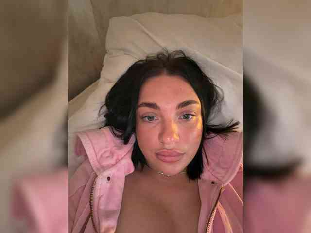 AlexaHotty1 webcam