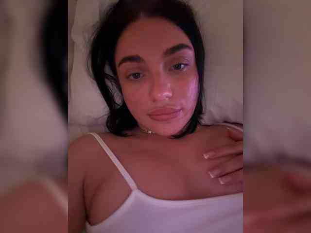 AlexaHotty1 webcam