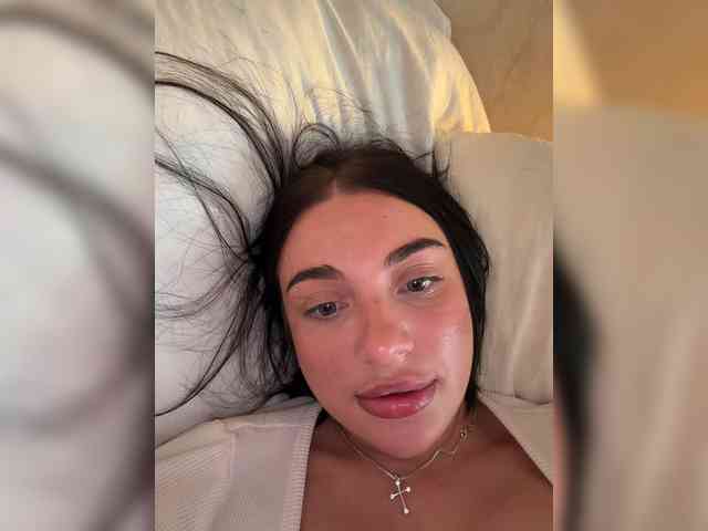 AlexaHotty1 webcam
