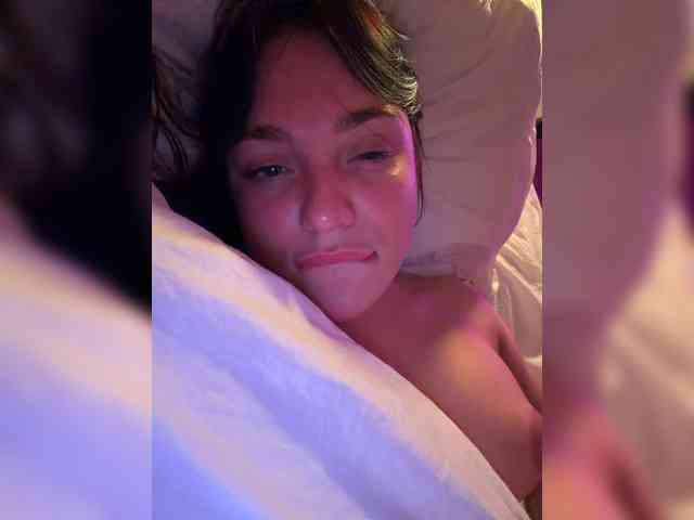 AlexaHotty1 webcam