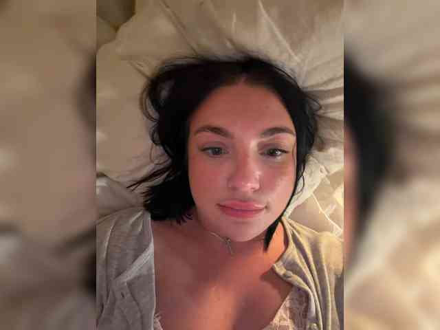 AlexaHotty1 webcam