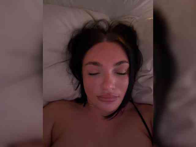 AlexaHotty1 webcam