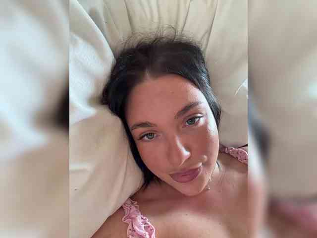 AlexaHotty1 webcam