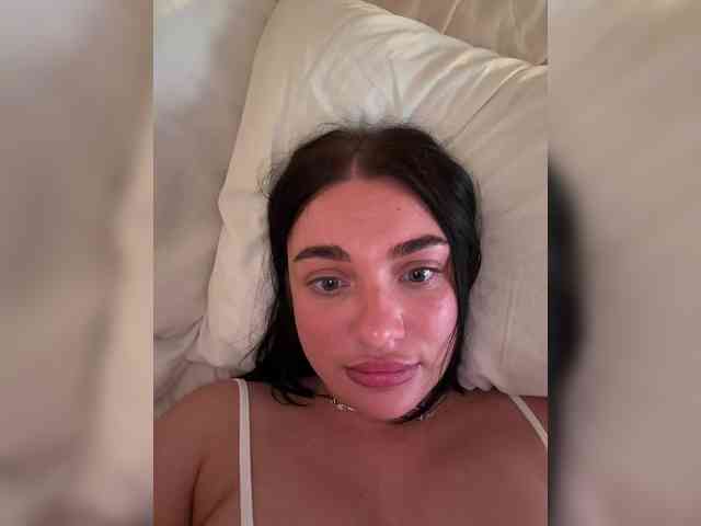 AlexaHotty1 webcam