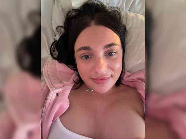 AlexaHotty1 webcam