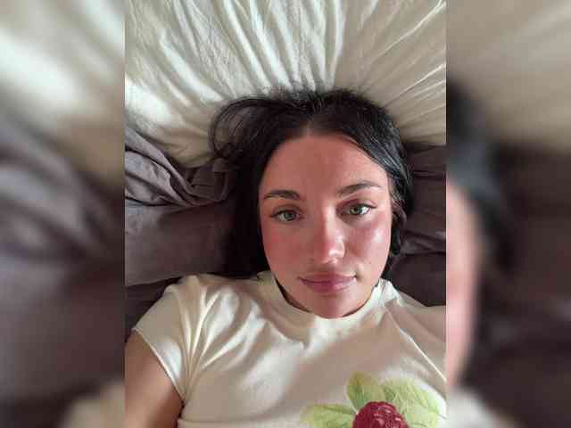 AlexaHotty1 webcam
