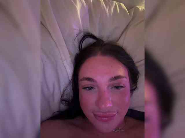 AlexaHotty1 webcam