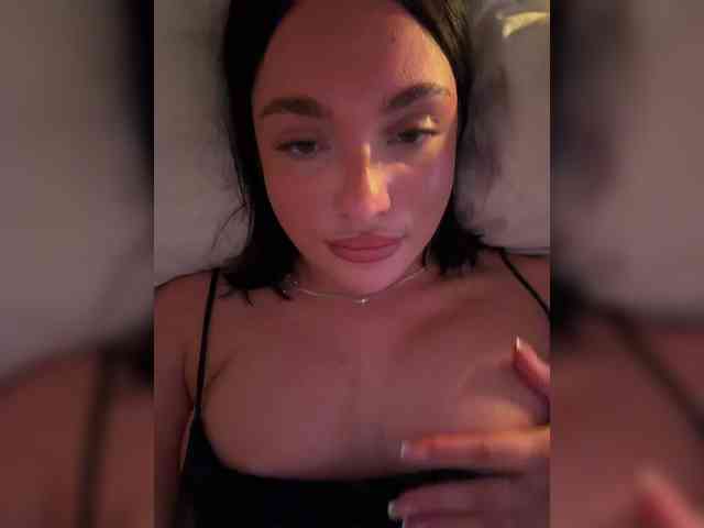 AlexaHotty1 webcam