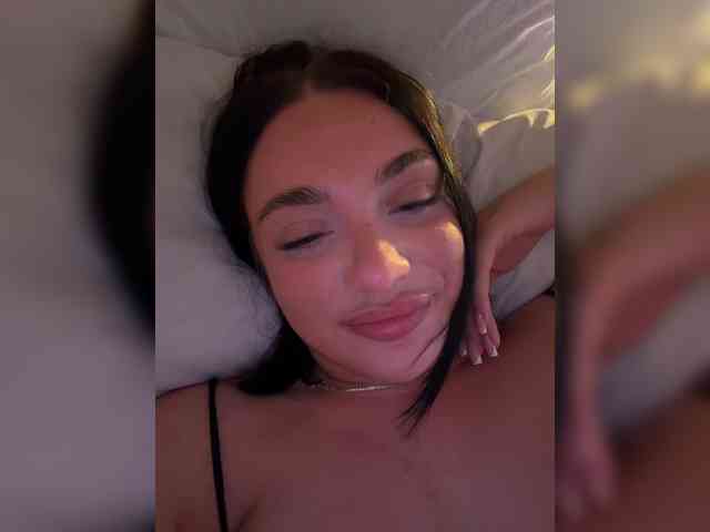 AlexaHotty1 webcam