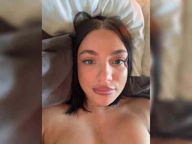 AlexaHotty1 webcam