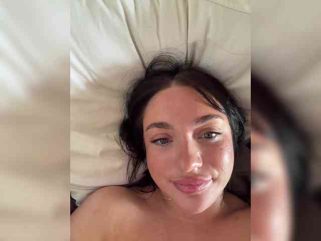 AlexaHotty1 webcam