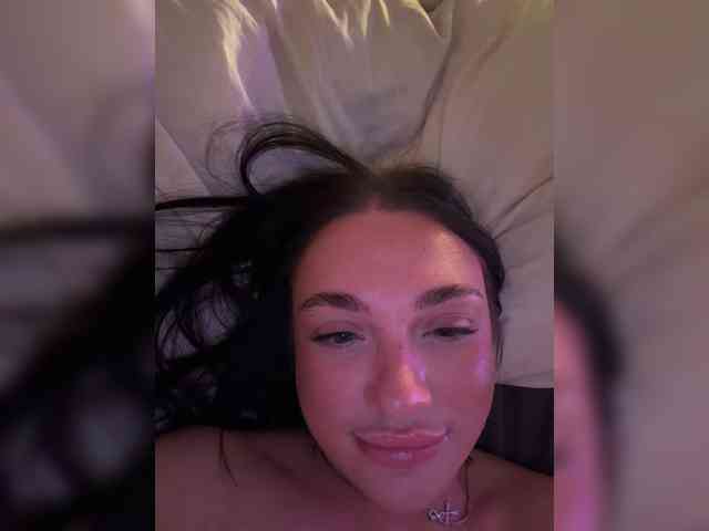 AlexaHotty1 webcam