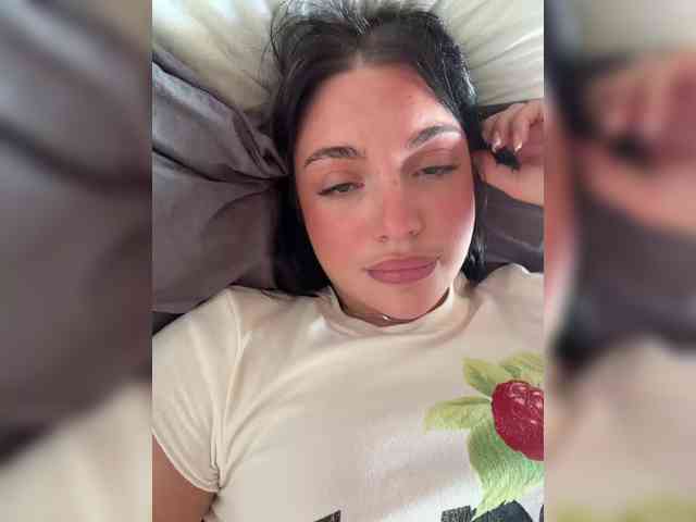 AlexaHotty1 webcam