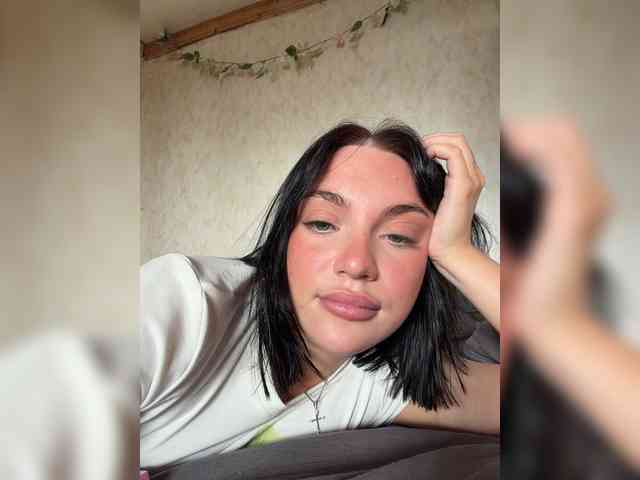 AlexaHotty1 webcam