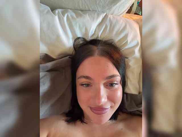 AlexaHotty1 webcam