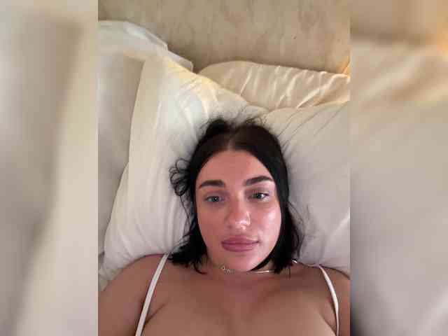 AlexaHotty1 webcam
