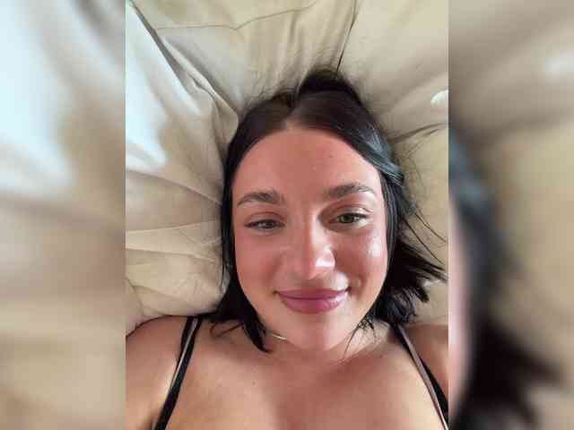 AlexaHotty1 webcam
